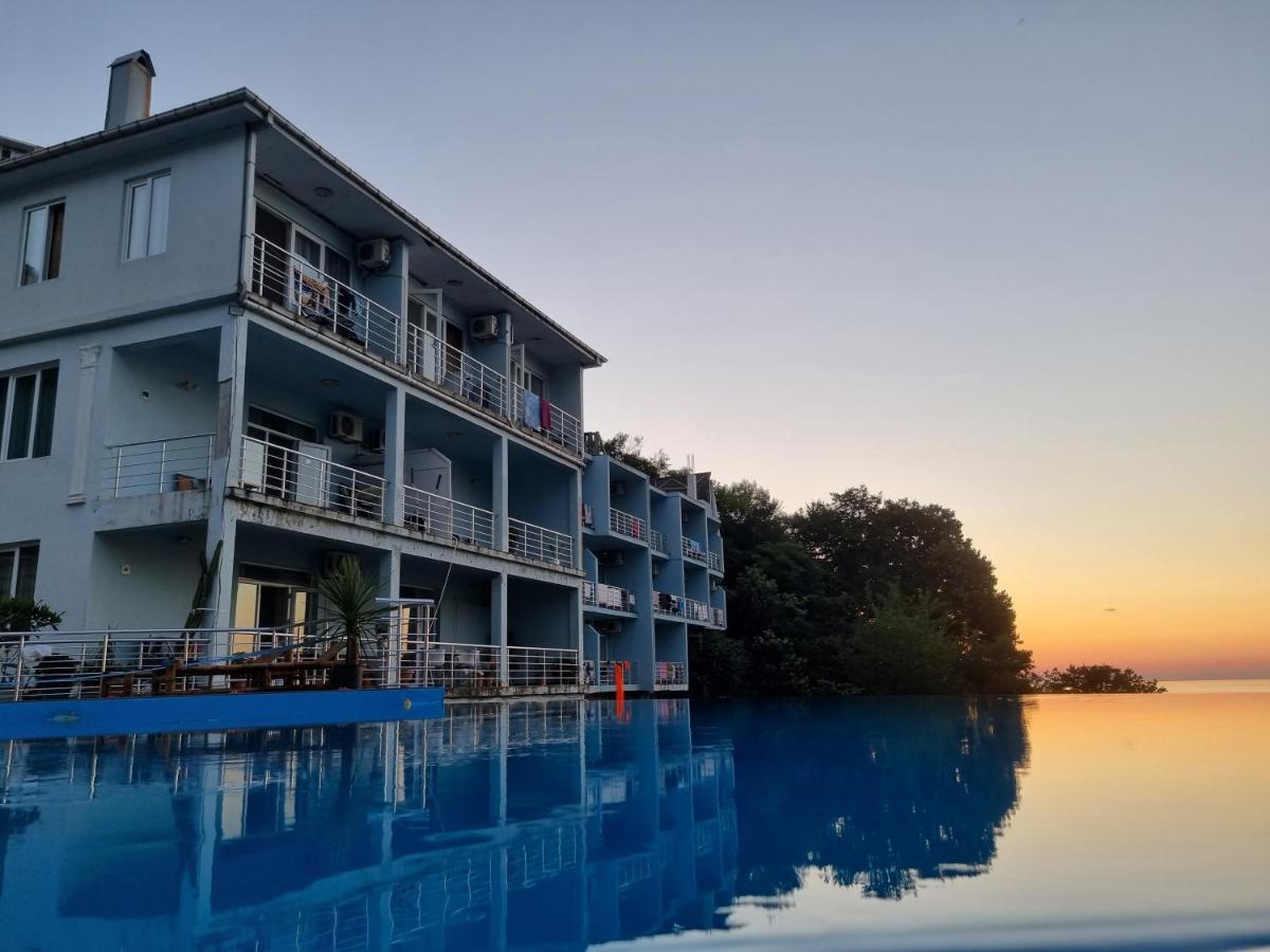 Calypso Kvariati Hotel Екстериор снимка